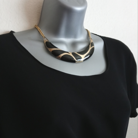 Monet Jewelry - Vtg Monet Bib Necklace Black Gold Tone